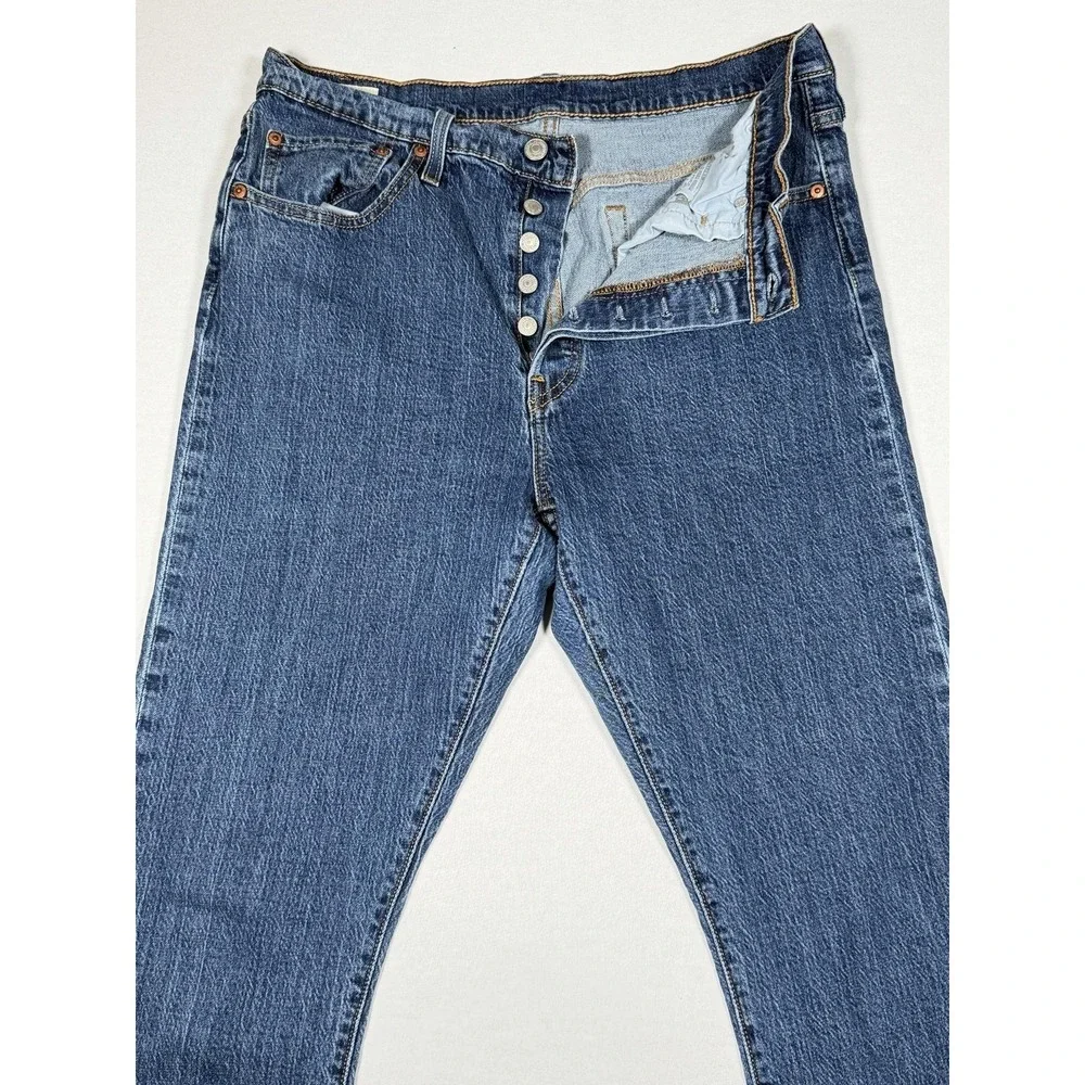 Levi's Premium Jeans Mens 32x30 Blue Medium Wash Denim Button Fly Straight Leg